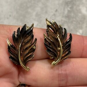 Vintage Clip Earrings Gold Tone Enamel Leaf Feather Jewelry